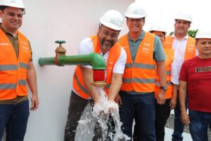 Leia mais sobre o artigo Wilson Lima inaugura primeira etapa do Prosai Parintins, garantindo água tratada para 100% da área urbana do município