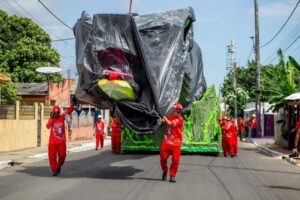 Leia mais sobre o artigo Boi Garantido inicia processo de translado das alegorias para o Festival de Parintins 2025