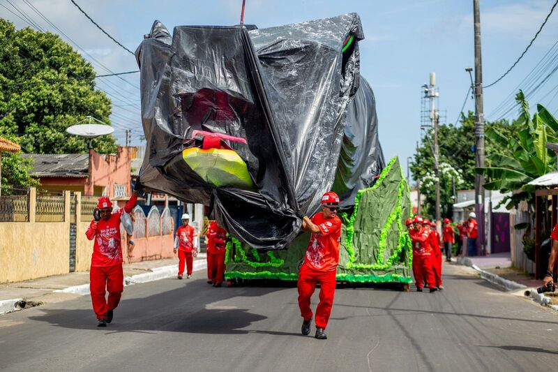 No momento, você está visualizando Boi Garantido inicia processo de translado das alegorias para o Festival de Parintins 2025