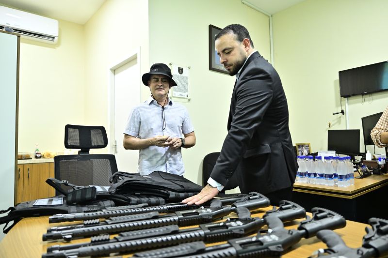 No momento, você está visualizando David Almeida reforça segurança em Manaus com novos armamentos e equipamentos para a Guarda Municipal