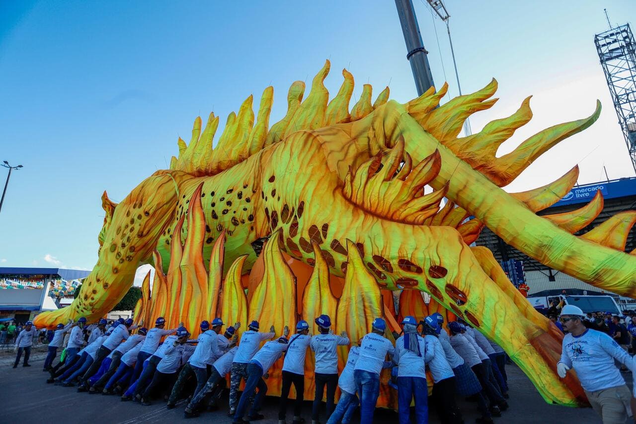 No momento, você está visualizando Grandiosidade: Caprichoso impressiona e emociona ao chegar na concentração do Bumbódromo