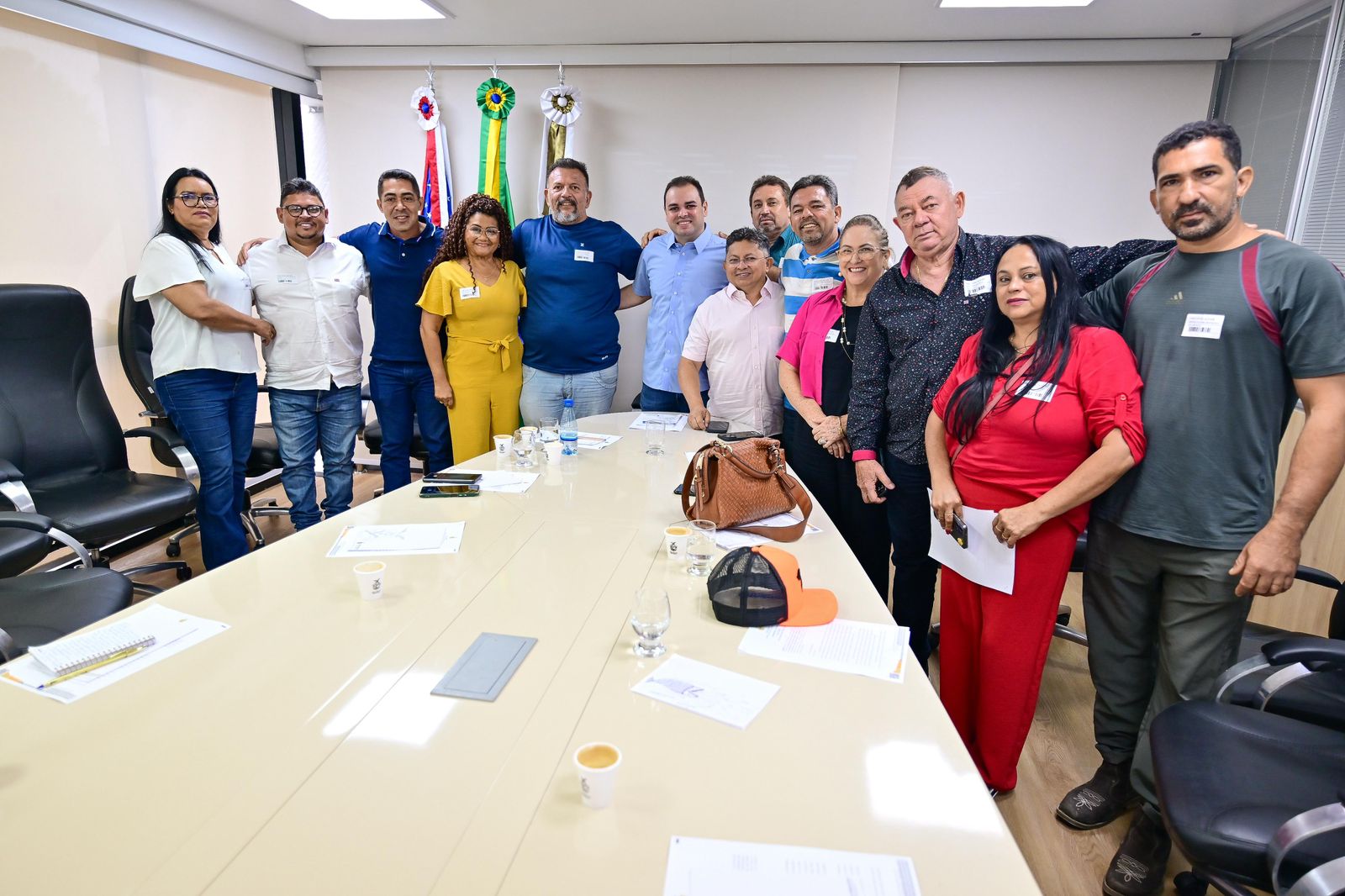 No momento, você está visualizando Em reunião com moradores de Presidente Figueiredo, Roberto Cidade confirma início das obras da Rodovia AM-240 após sua articulação