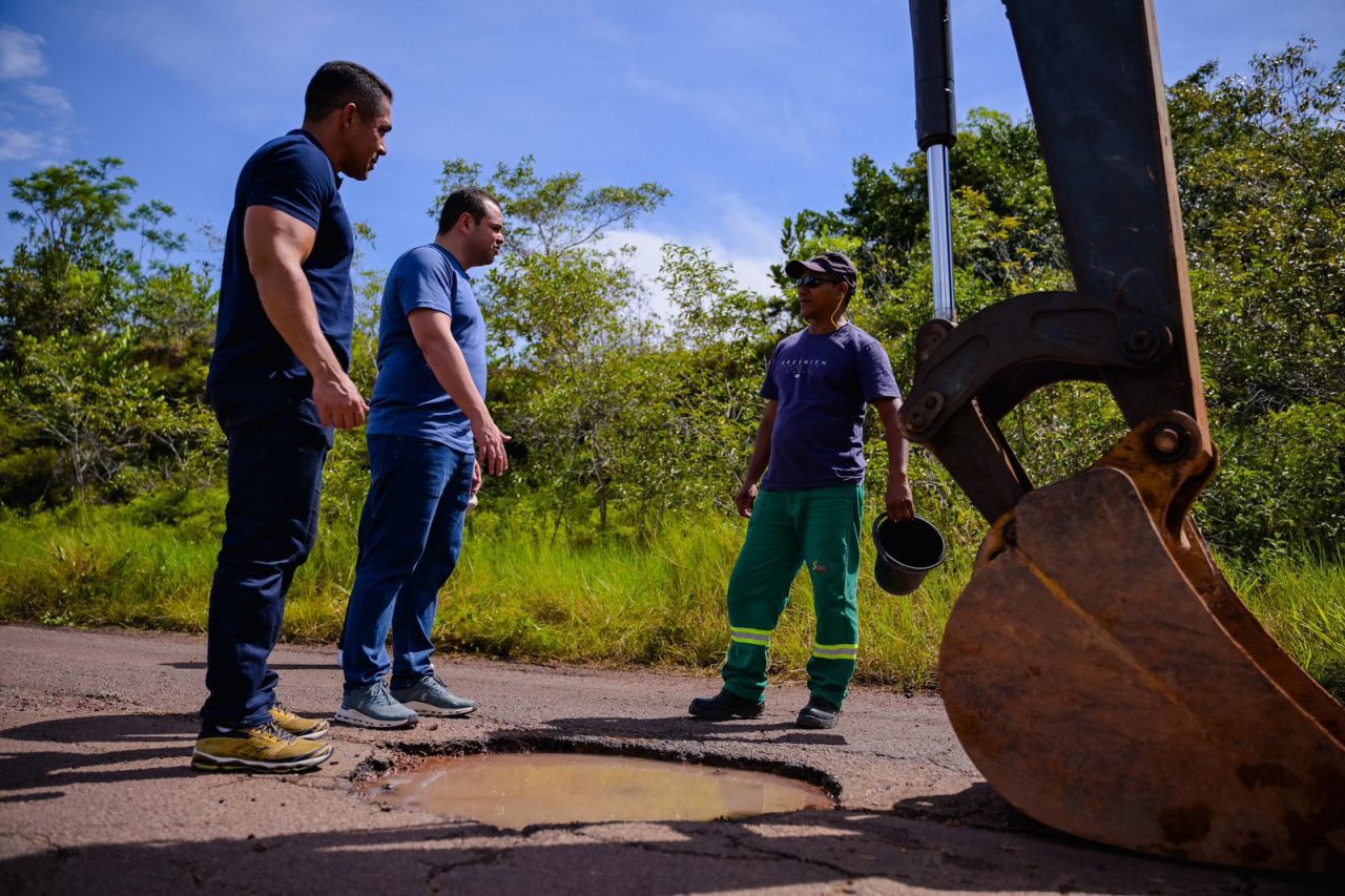 No momento, você está visualizando Roberto Cidade vistoria obras de recuperação da Estrada de Balbina, em Presidente Figueiredo