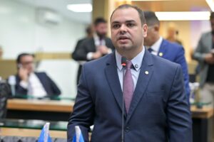 Leia mais sobre o artigo Roberto Cidade propõe aviso eletrônico via celular sobre remoção de veículos em estacionamento irregular