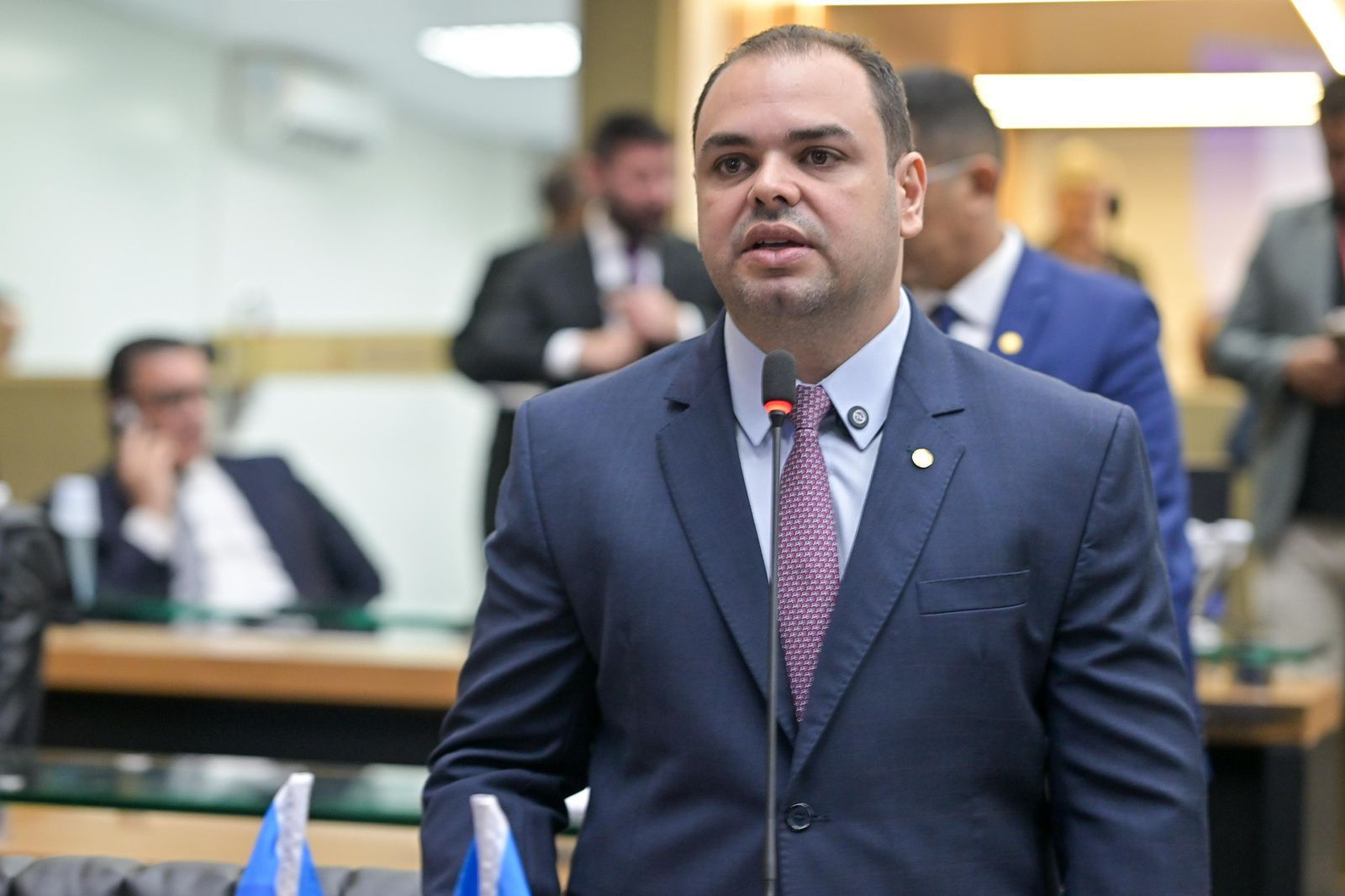 No momento, você está visualizando Roberto Cidade propõe aviso eletrônico via celular sobre remoção de veículos em estacionamento irregular