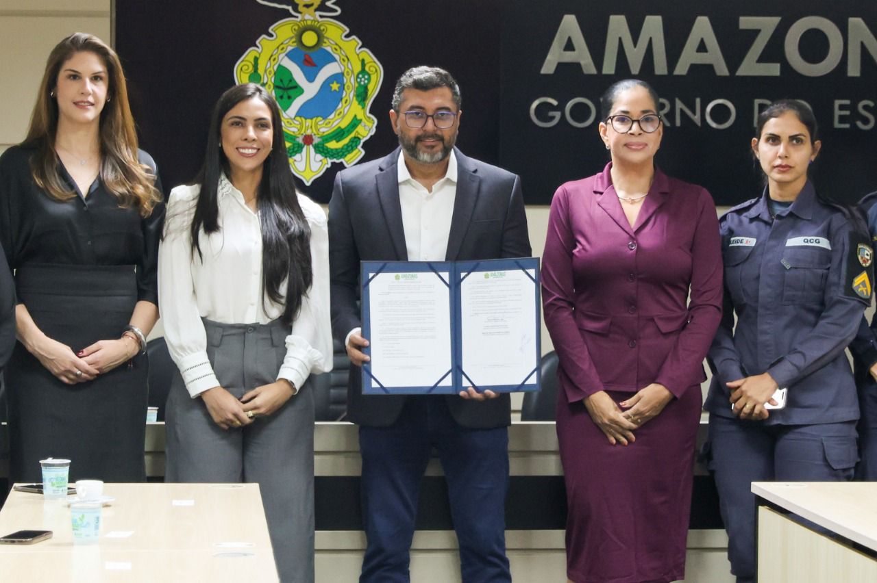 No momento, você está visualizando Wilson Lima sanciona lei que autoriza uso de armas de choque por mulheres no Amazonas