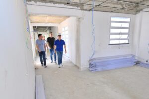 Leia mais sobre o artigo David Almeida vistoria obras de assistência social e saúde em Manaus