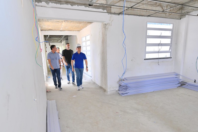 No momento, você está visualizando David Almeida vistoria obras de assistência social e saúde em Manaus