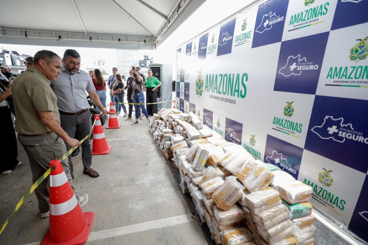 No momento, você está visualizando Governo do Amazonas faz apreensão de 1 tonelada de maconha na capital