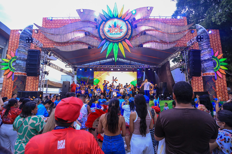 No momento, você está visualizando ‘Boizinho Manaus’ encerra com sucesso a Feirinha do Tururi no mirante Lúcia Almeida e emociona o público com tradição e alegria