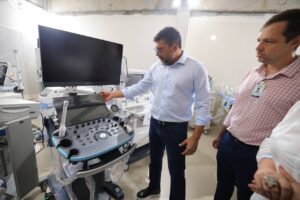 Leia mais sobre o artigo Wilson Lima vistoria equipamentos e obras no Complexo Hospitalar Sul