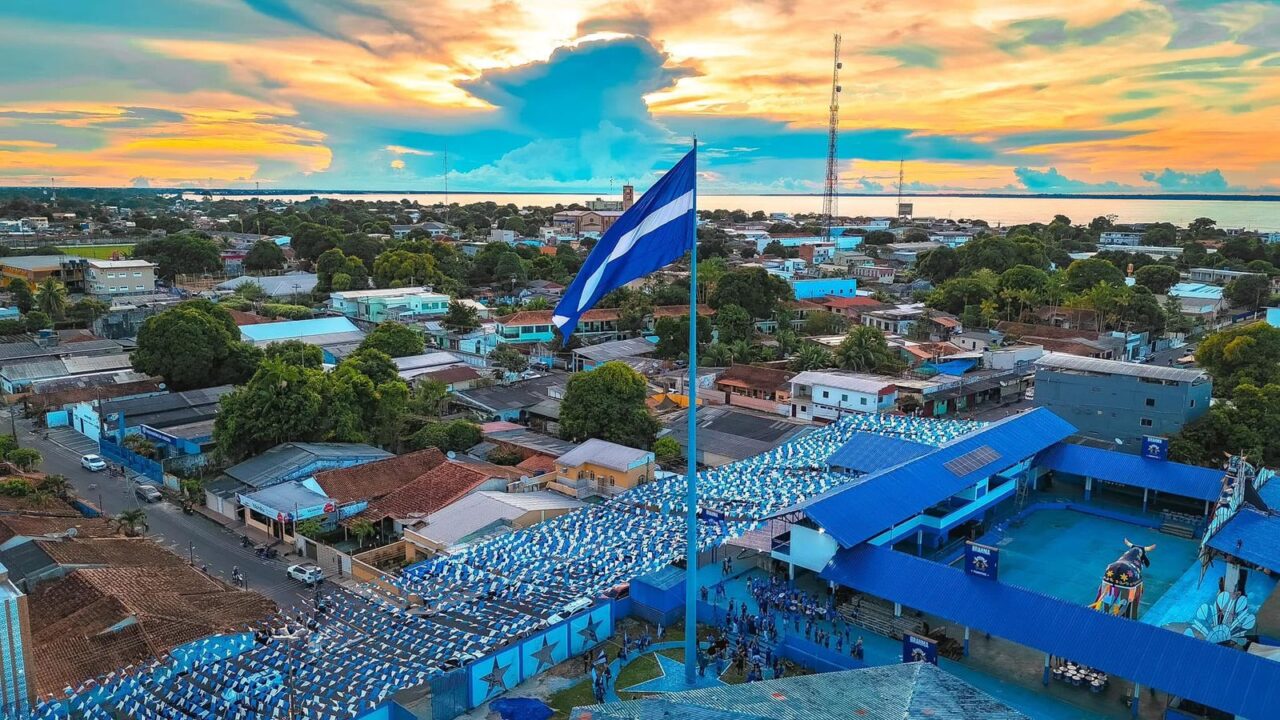No momento, você está visualizando Hasteamento do pavilhão e ensaio técnico abrem programação dos 112 anos do Boi Caprichoso nesta quinta-feira