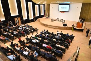 Leia mais sobre o artigo Auditório lotado marca evento sobre Inteligência Artificial e Transformação Digital no TCE-AM