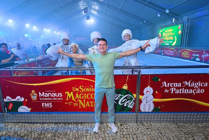 No momento, você está visualizando David Almeida inaugura decoração natalina e pista de patinação no gelo na Ponta Negra