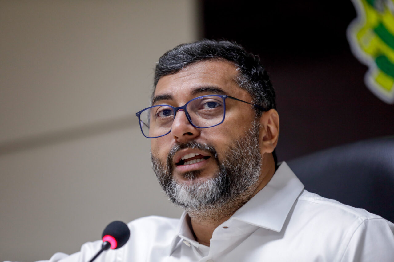 No momento, você está visualizando Wilson Lima anuncia antecipação do salário de dezembro e segunda parcela do 13º salário, injetando R$ 1,2 bi na economia