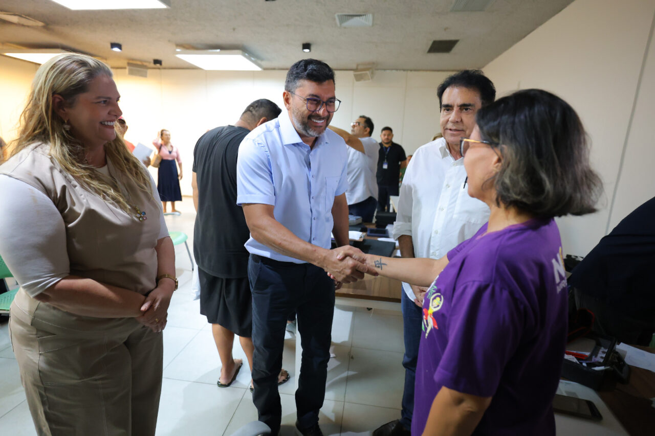 No momento, você está visualizando Wilson Lima dá início a mutirão oftalmológico com mais de 12,5 mil consultas e entrega gratuita de óculos