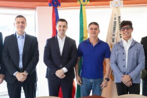 Leia mais sobre o artigo David Almeida recebe liderança da Record Nacional e representantes da Igreja Universal para ampliar parcerias em benefício da população de Manaus