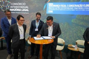 Leia mais sobre o artigo Na COP 30, Wilson Lima assina primeiro contrato de REDD+ do Amazonas e anuncia concurso histórico na Sema
