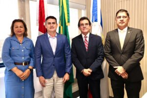 Leia mais sobre o artigo David Almeida realiza visita institucional ao presidente em exercício do TJ-AM e avança em termo de cooperação