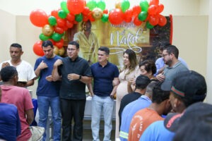 Leia mais sobre o artigo David Almeida participa de celebração de Natal no Centro Pop e reforça política de resgate da dignidade com pessoas em situação de rua