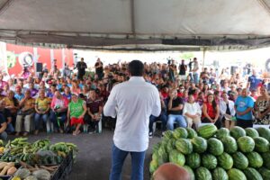 Leia mais sobre o artigo Wilson Lima entrega mais de 40 toneladas de alimentos para famílias em situação de vulnerabilidade