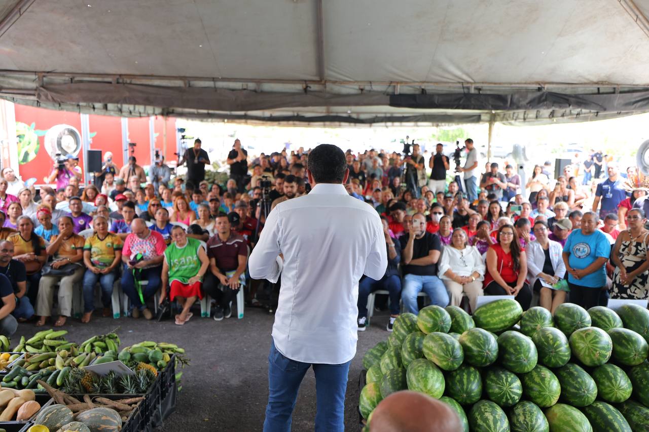No momento, você está visualizando Wilson Lima entrega mais de 40 toneladas de alimentos para famílias em situação de vulnerabilidade