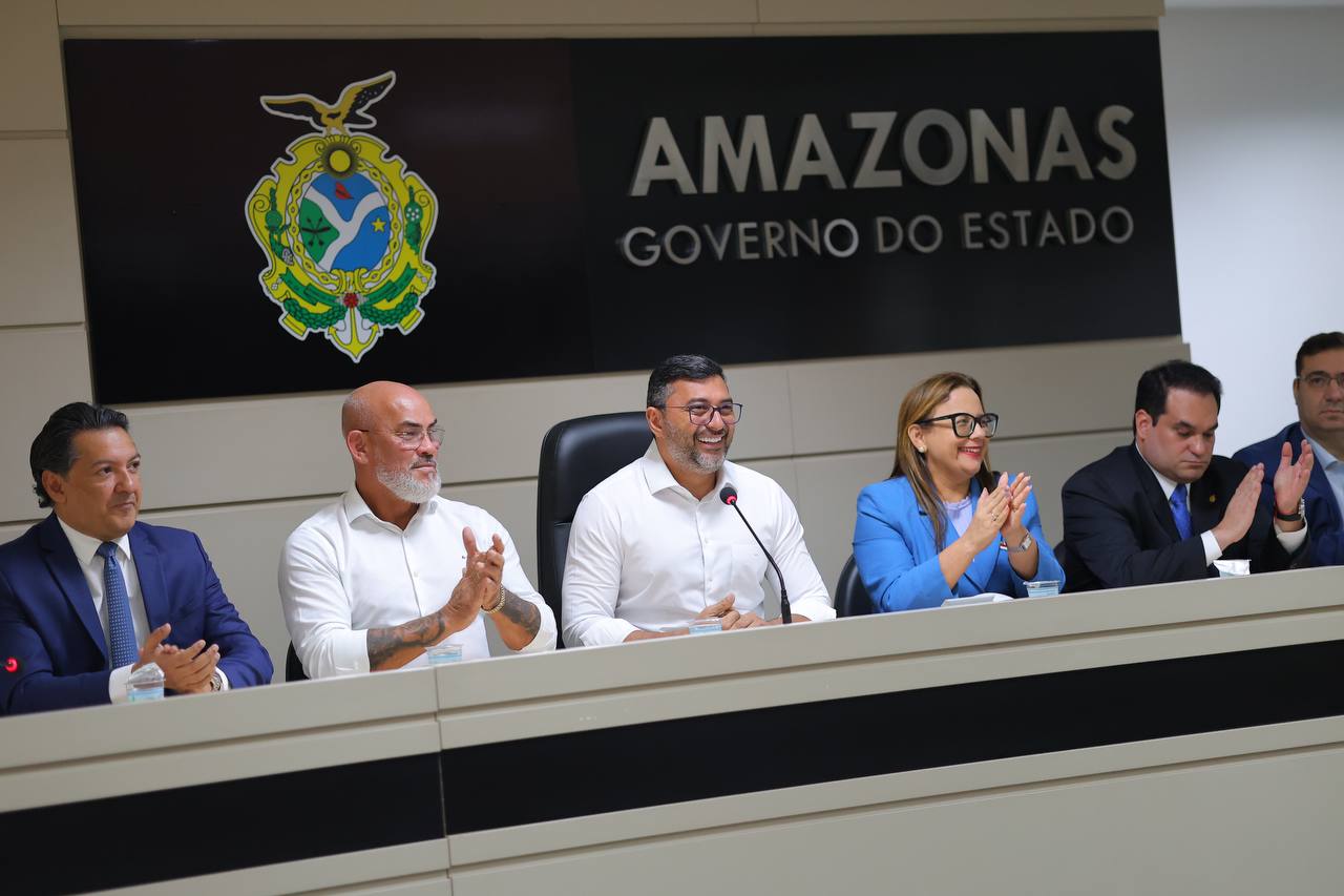 No momento, você está visualizando Wilson Lima anuncia pagamento do Fundeb para 32 mil servidores da rede estadual de Educação
