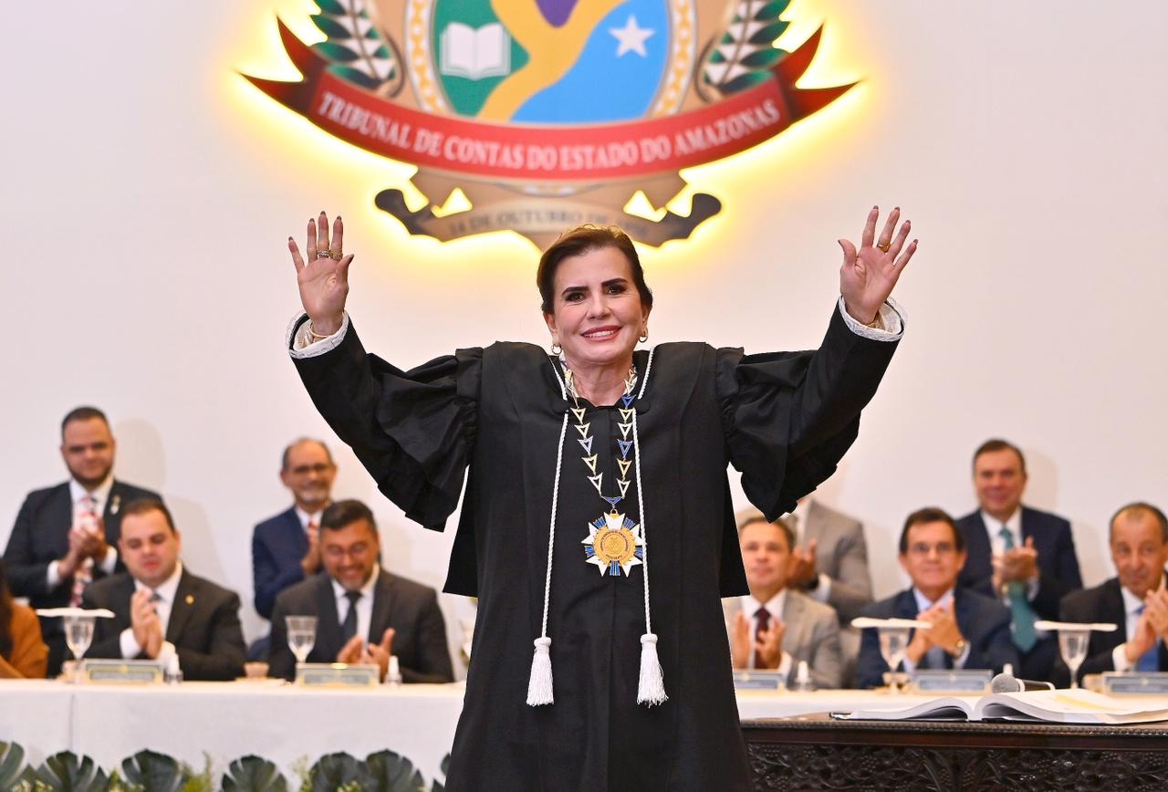 No momento, você está visualizando Em posse histórica, Yara Amazônia Lins assume terceiro mandato e consolida trajetória pioneira no TCE-AM