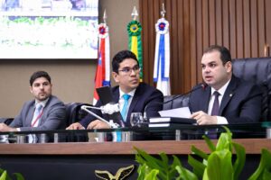 Leia mais sobre o artigo Roberto Cidade comanda votação que aprovou a LOA 2026, com orçamento superior a R$ 38 bilhões