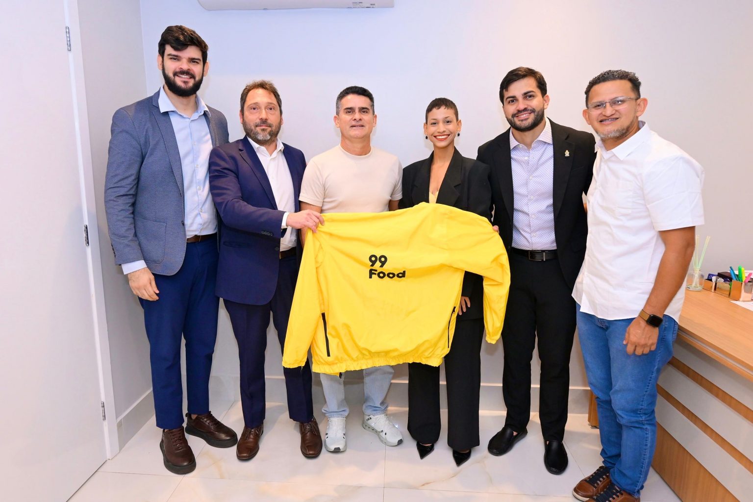 No momento, você está visualizando David Almeida firma parceria com a 99, amplia cooperação iniciada em 2020 e anuncia implantação de um ponto de apoio a motociclistas em Manaus