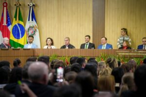 Leia mais sobre o artigo Renato Junior prestigia posse de novos juízes do TJ-AM