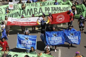Leia mais sobre o artigo Somos Todos Parentes: defensor das causas indígenas, Boi Caprichoso marcha no Acampamento Terra Livre (ATL)