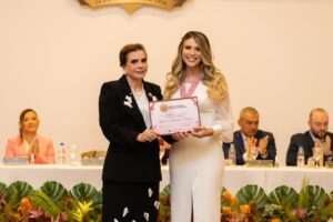 Leia mais sobre o artigo Izabelle Fontenelle é homenageada pelo TCE-AM com Medalha de Honra ao Mérito à Mulher