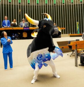 Leia mais sobre o artigo Em Brasília, Boi Caprichoso reforça importância cultural e econômica do Festival de Parintins