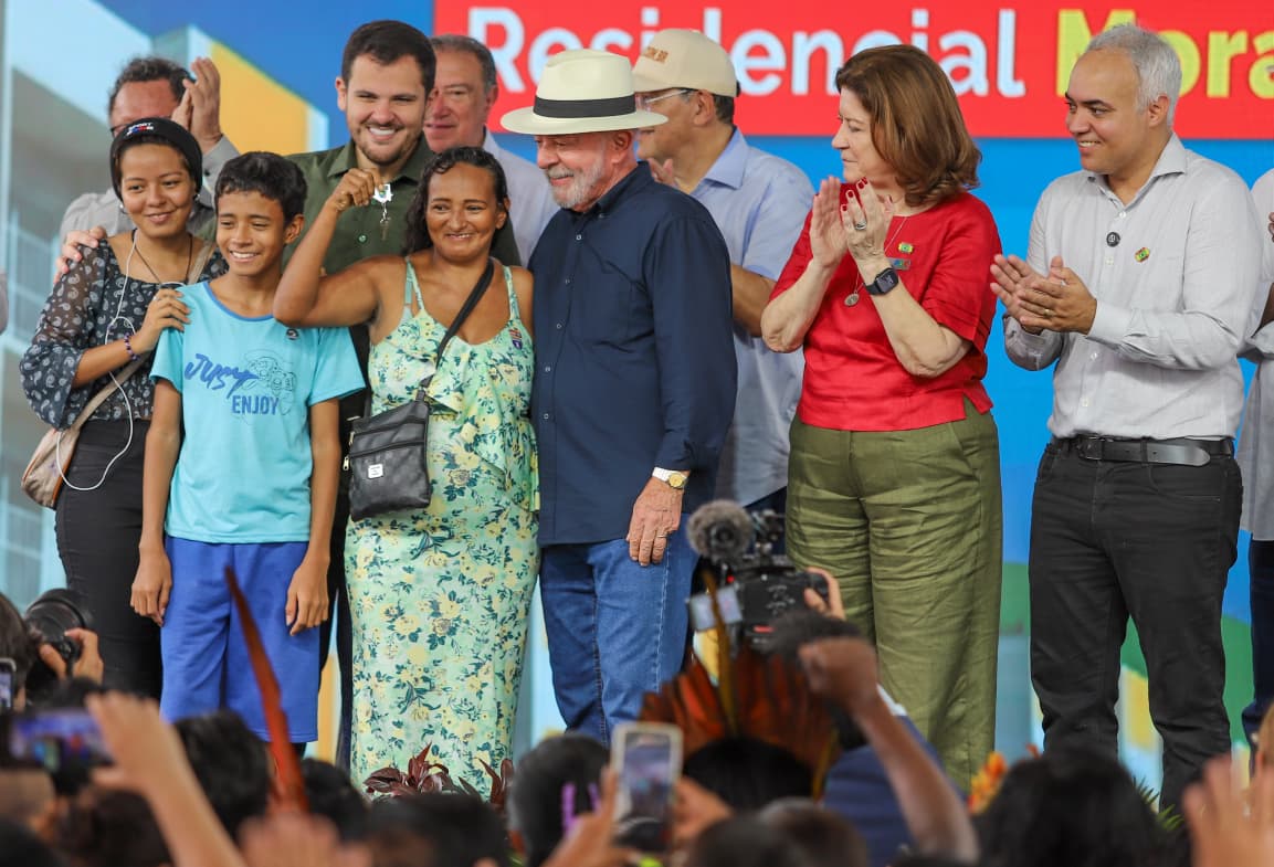 No momento, você está visualizando Renato Junior e presidente Lula entregam 576 moradias semimobiliadas do residencial Morar Melhor no Parque das Tribos e beneficiam mais de 2 mil pessoas