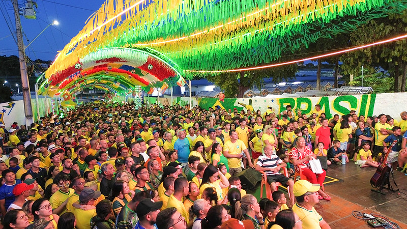 No momento, você está visualizando Prefeitura leva estrutura a ‘Ruas da Copa’, garante diversão às famílias e fortalece o comércio local na estreia do Brasil na Copa do Mundo