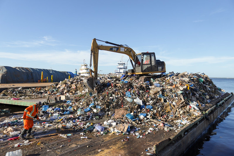 No momento, você está visualizando Prefeitura realiza quinto transbordo do ano e retira mais de 400 toneladas de resíduos da orla e igarapés de Manaus