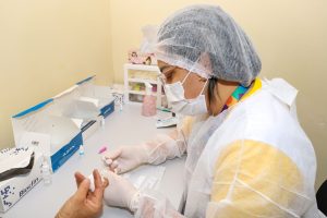 Leia mais sobre o artigo Oferta de teste rápido, vacinação e preservativos é intensificada pela Prefeitura de Manaus em campanha contra Hepatites Virais