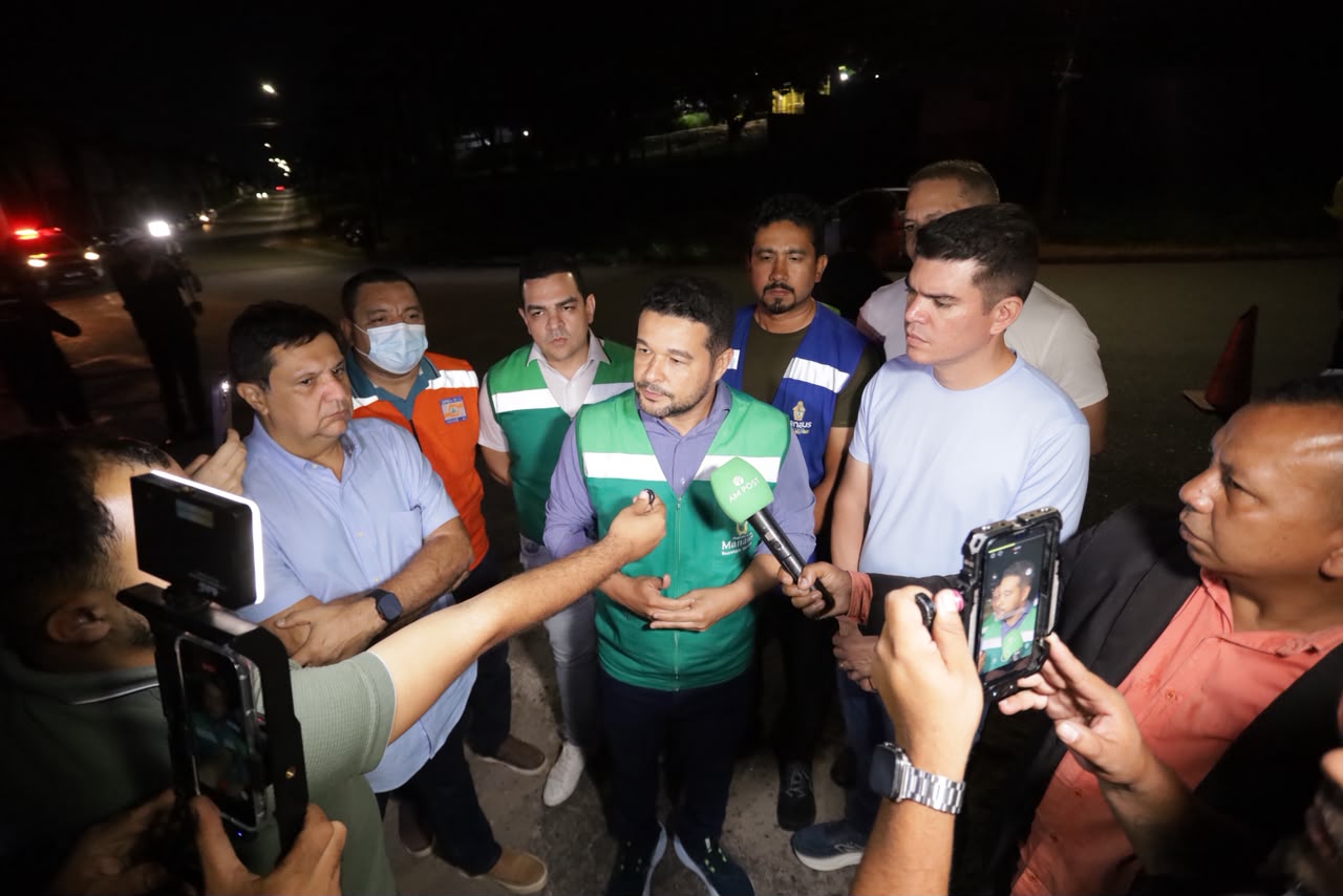 No momento, você está visualizando Renato Junior instaura Gabinete de Crise e coloca Manaus em estado de alerta após vazamento de gás no Distrito Industrial