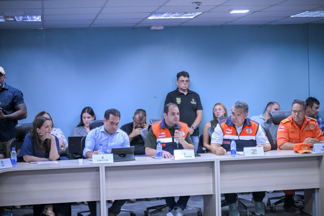 No momento, você está visualizando Governador Roberto Cidade coordena reunião Comitê de Enfrentamento a Eventos Climáticos e Ambientais no Amazonas