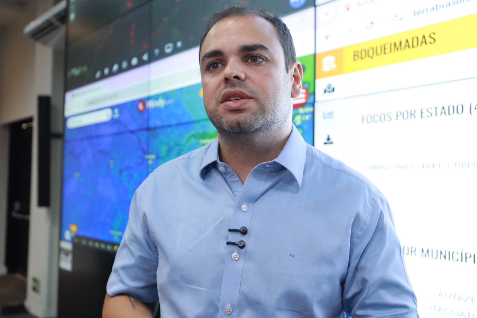 No momento, você está visualizando Governador Roberto Cidade convoca comitê de emergência e solicita mais apoio federal para combater queimadas